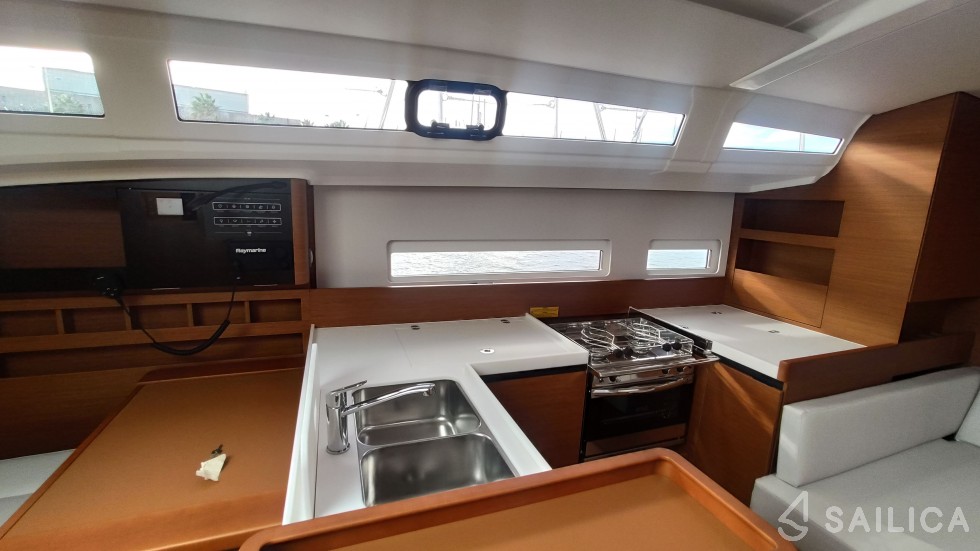 Sun Odyssey 410 - Yacht Charter Sailica