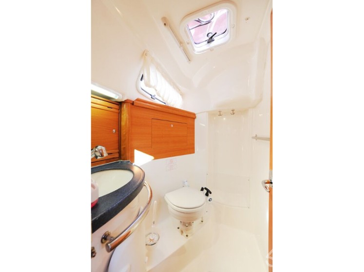 Bavaria 34 Cruiser - Yacht Charter Sailica