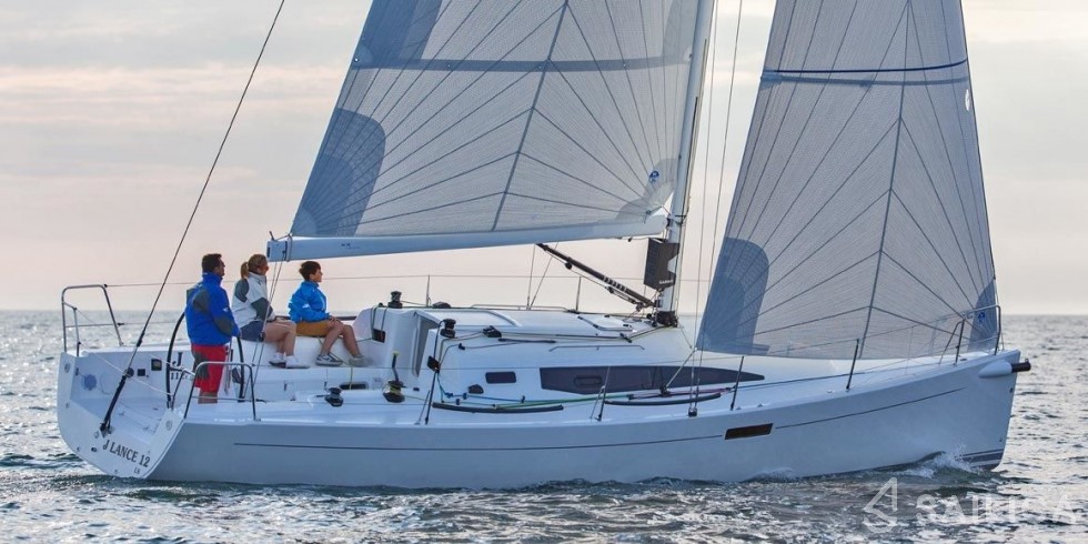 J 112 - Yacht Charter Sailica