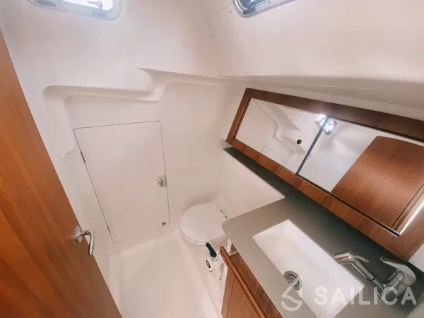 J 112 - Yacht Charter Sailica