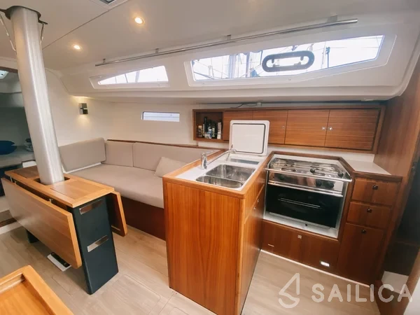 J 112 - Yacht Charter Sailica