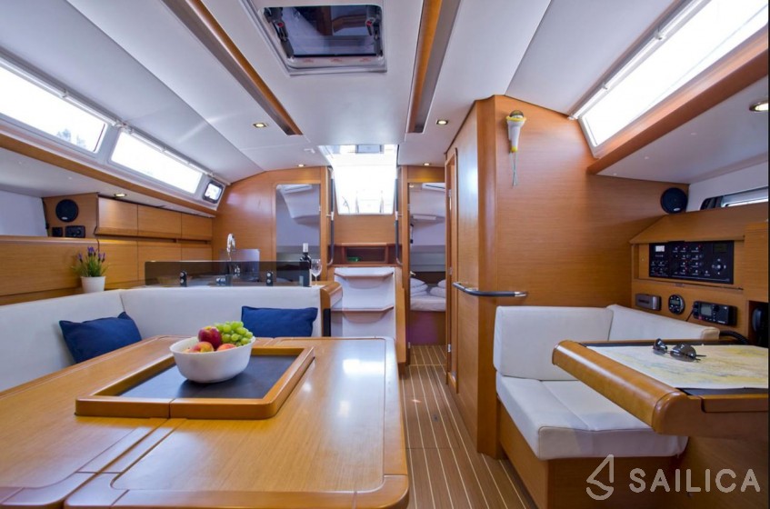 Sun Odyssey 409 - Yacht Charter Sailica