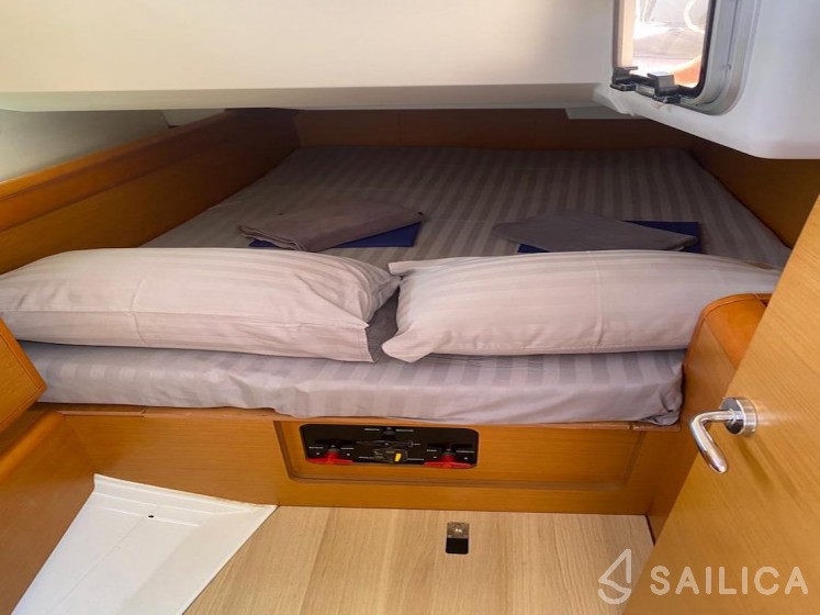 Sun Odyssey 409 - Yacht Charter Sailica