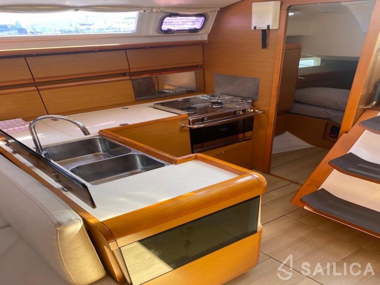 Sun Odyssey 409 - Yacht Charter Sailica