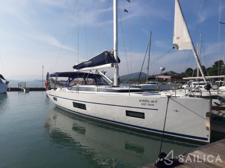 Bavaria C45 - Yacht Charter Sailica