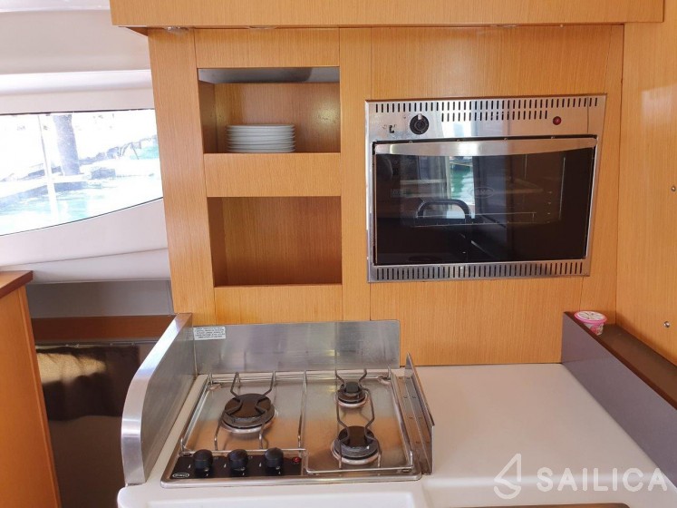 Mahe 36 Evolution - Yacht Charter Sailica