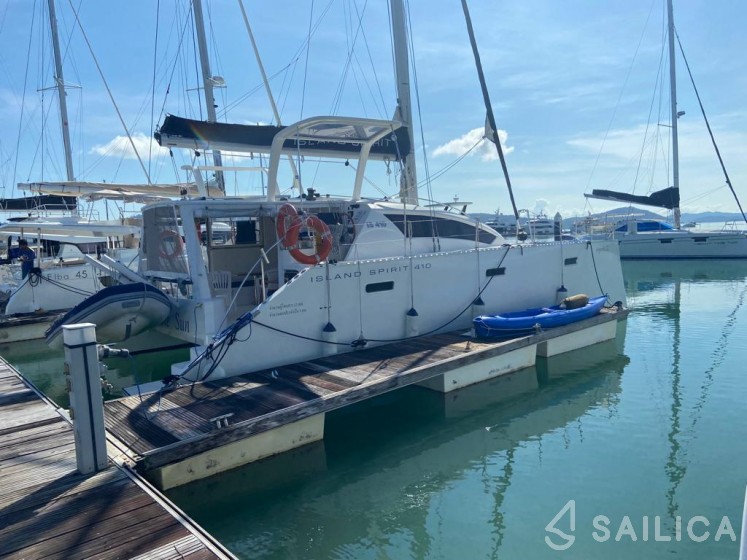 Island Spirit 410 - Yacht Charter Sailica