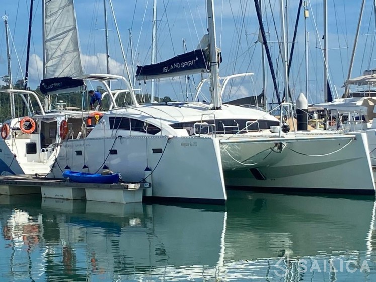 Island Spirit 410 - Yacht Charter Sailica