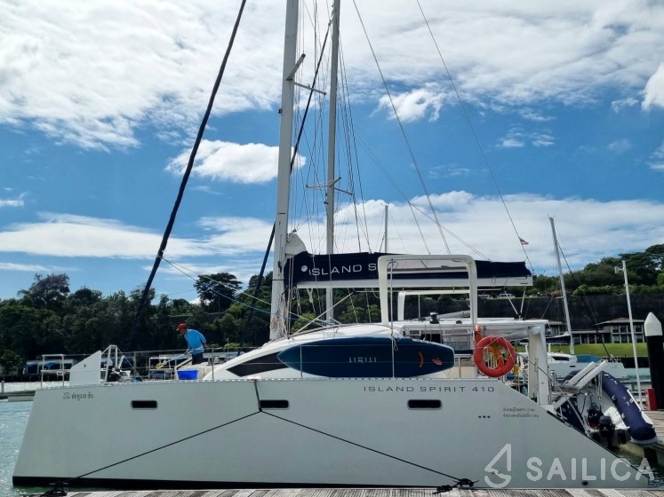 Island Spirit 410 - Yacht Charter Sailica