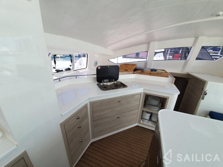 Island Spirit 410 - Yacht Charter Sailica