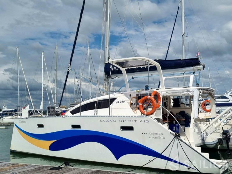 Island Spirit 410 - Yacht Charter Sailica