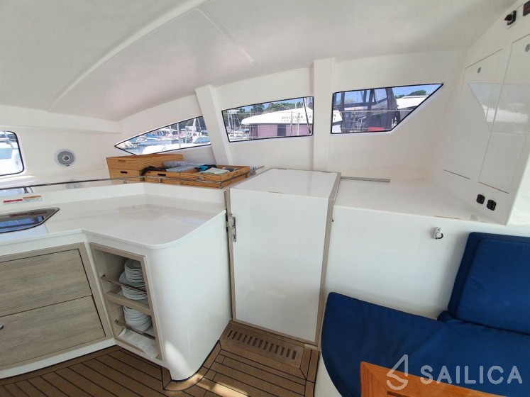 Island Spirit 410 - Yacht Charter Sailica