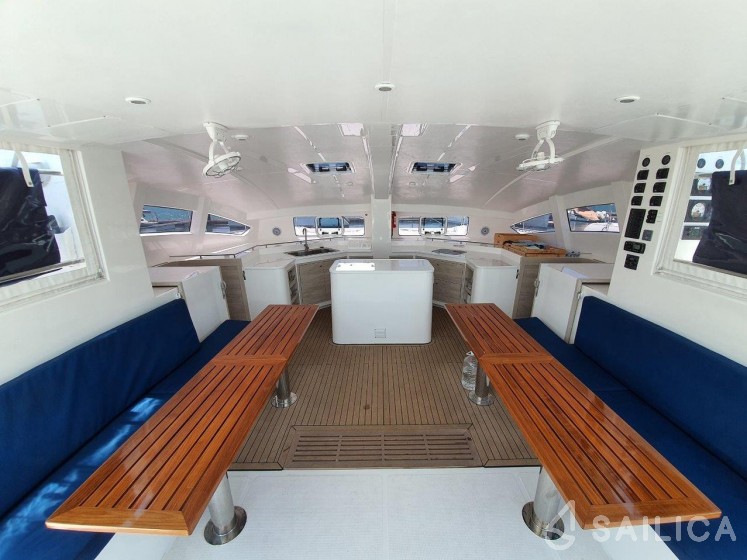 Island Spirit 410 - Yacht Charter Sailica