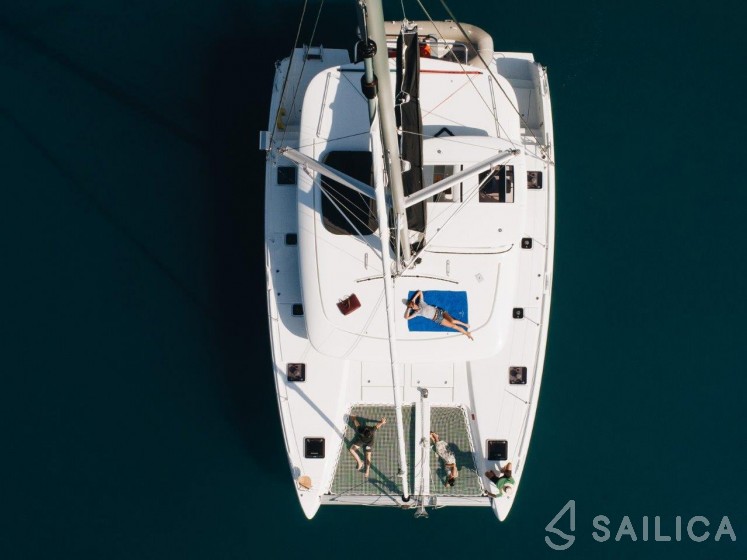 Lagoon 42 - Yacht Charter Sailica