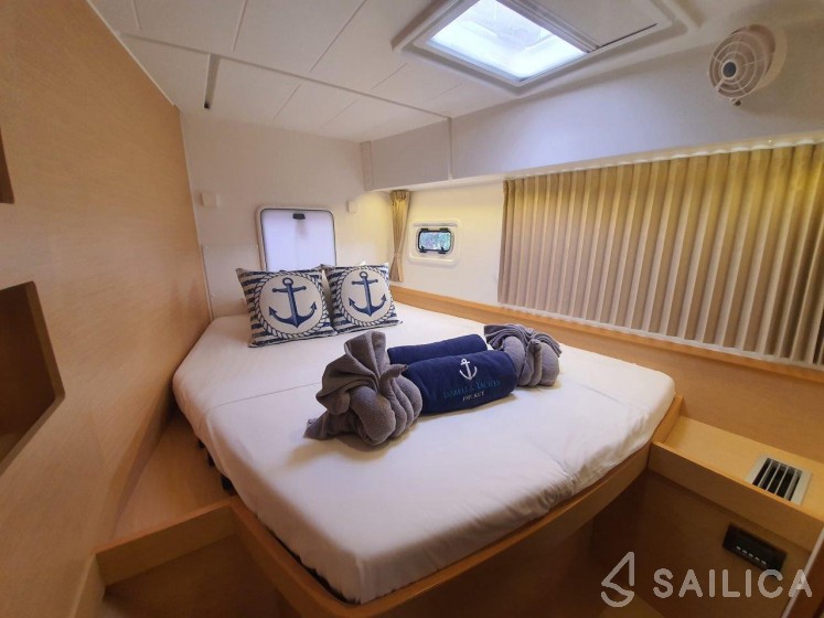 Lagoon 42 - Yacht Charter Sailica