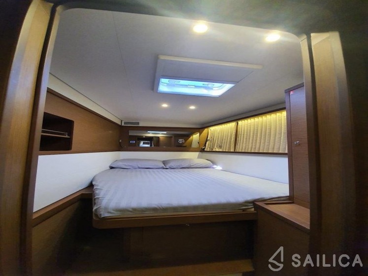 Lagoon 450 S - 4 + 2 cab. - Yacht Charter Sailica
