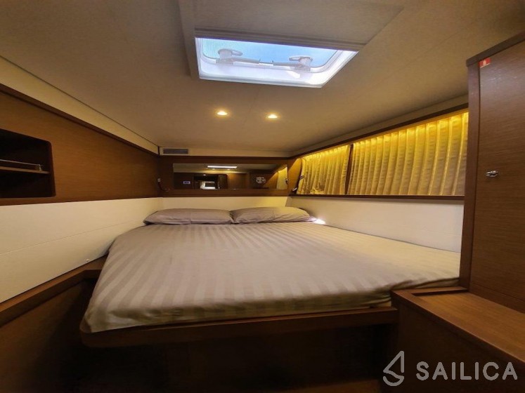 Lagoon 450 S - 4 + 2 cab. - Yacht Charter Sailica