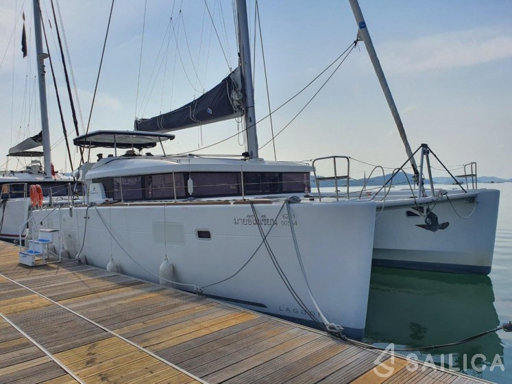 Lagoon 450 S - 4 + 2 cab. - Yacht Charter Sailica