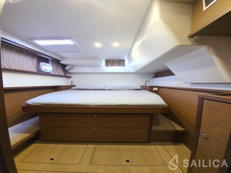 Lagoon 450 S - 4 + 2 cab. - Yacht Charter Sailica