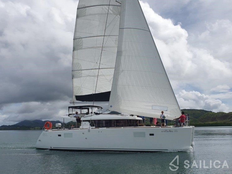 Lagoon 450 S - 4 + 2 cab. - Yacht Charter Sailica