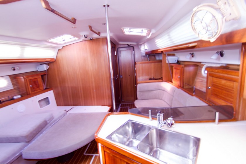 Catalina 375 - Yacht Charter Sailica