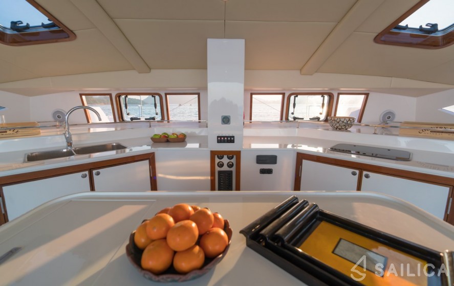 Island Spirit 410 - Yacht Charter Sailica