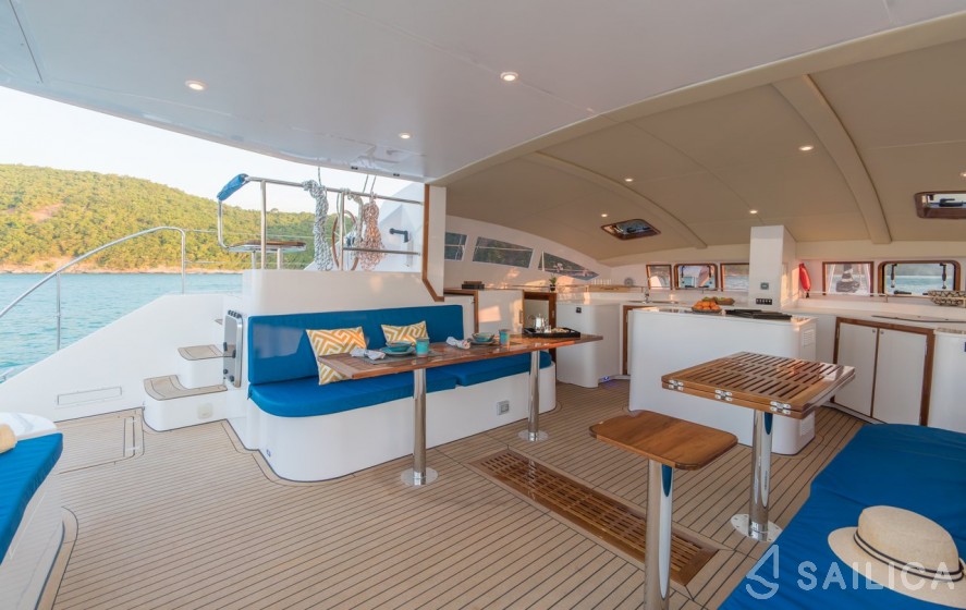 Island Spirit 410 - Yacht Charter Sailica