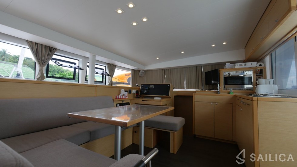 Lagoon 400 S2 - Yacht Charter Sailica