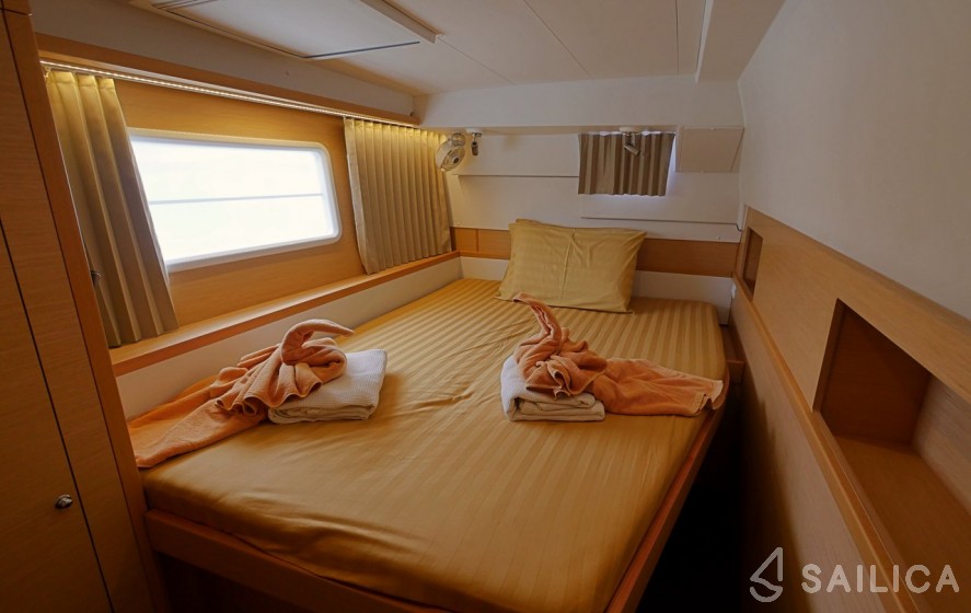 Lagoon 400 S2 - Yacht Charter Sailica