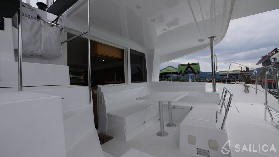 Lagoon 400 S2 - Yacht Charter Sailica