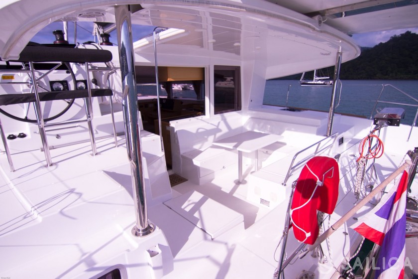 Lagoon 400 S2 - Yacht Charter Sailica