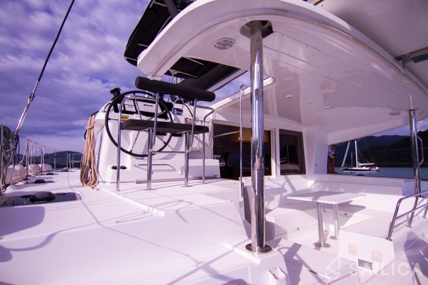 Lagoon 400 S2 - Yacht Charter Sailica