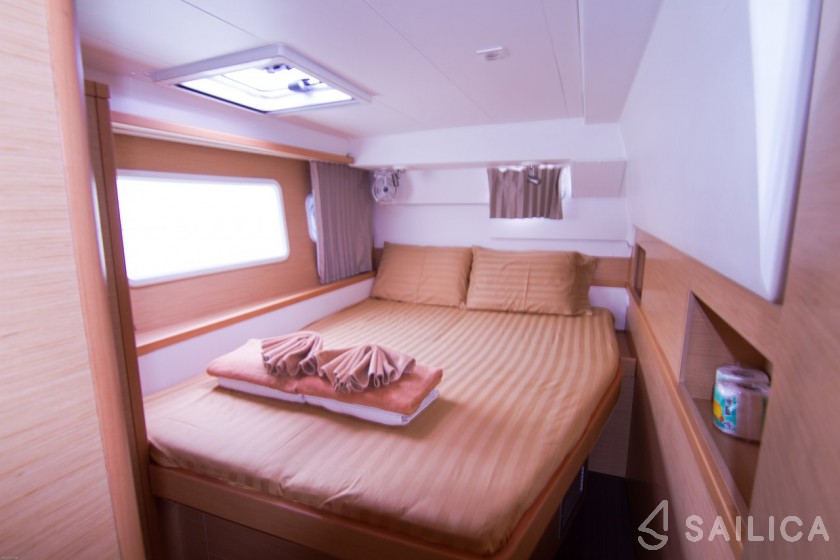 Lagoon 400 S2 - Yacht Charter Sailica