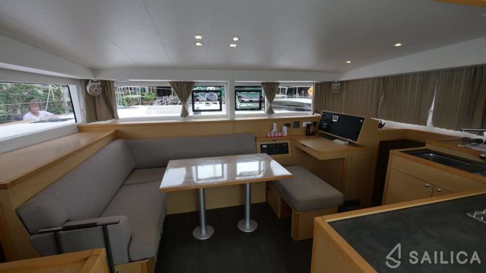 Lagoon 400 S2 - Yacht Charter Sailica
