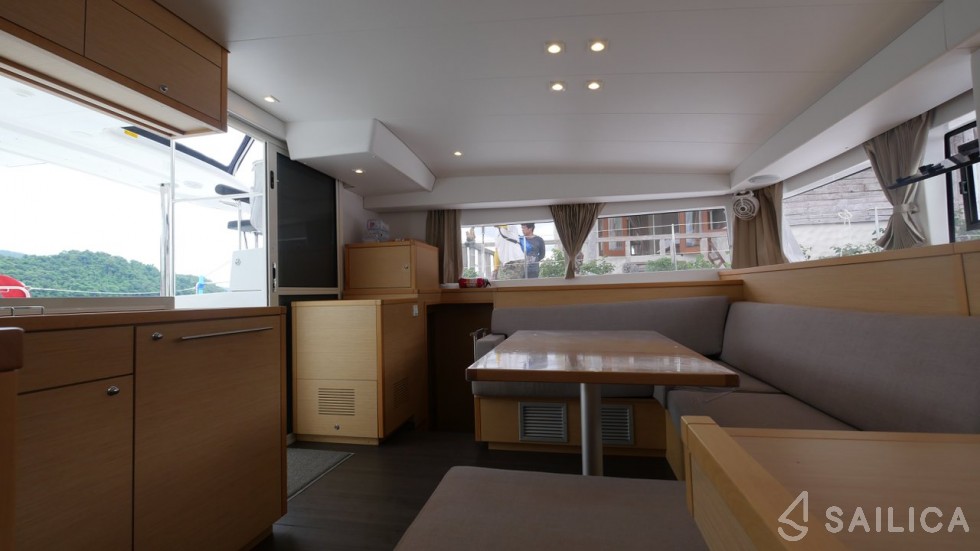 Lagoon 400 S2 - Yacht Charter Sailica