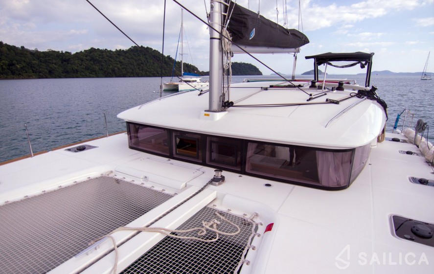 Lagoon 400 S2 - Yacht Charter Sailica