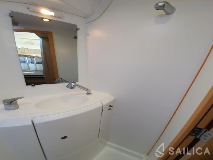 Lagoon 380 - Yacht Charter Sailica