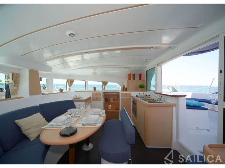 Lagoon 380 S2 - Yacht Charter Sailica