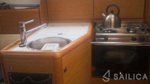Sun Odyssey 30i - Yacht Charter Sailica