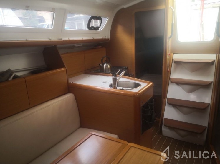 Sun Odyssey 30i - Yacht Charter Sailica