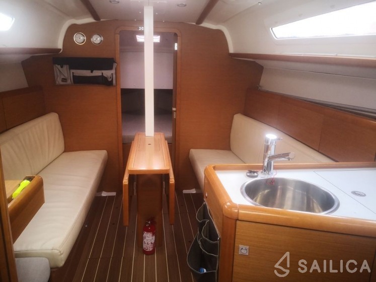 Sun Odyssey 30i - Yacht Charter Sailica