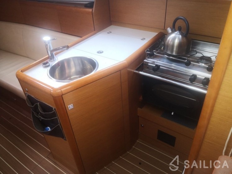 Sun Odyssey 30i - Yacht Charter Sailica