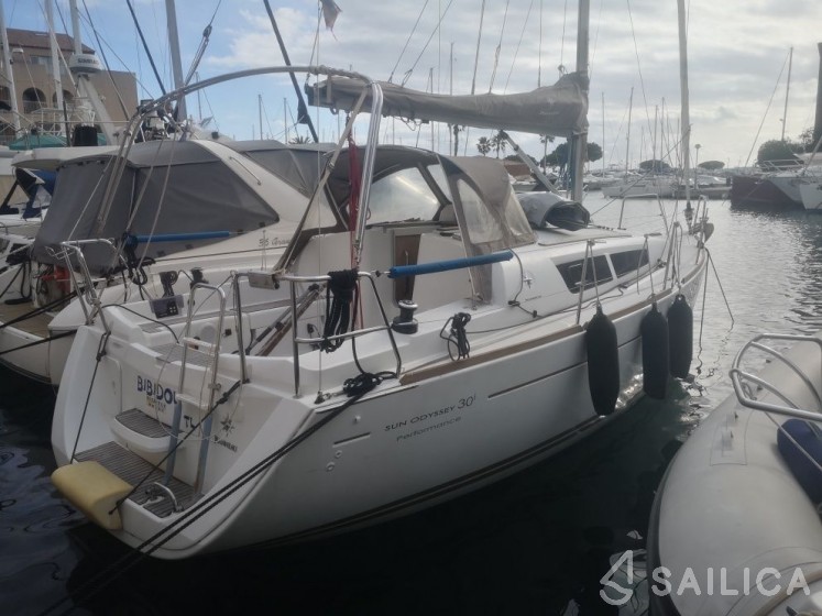 Sun Odyssey 30i - Yacht Charter Sailica