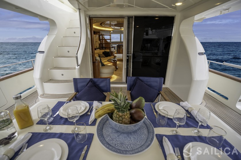 Azimut 74 - Yacht Charter Sailica