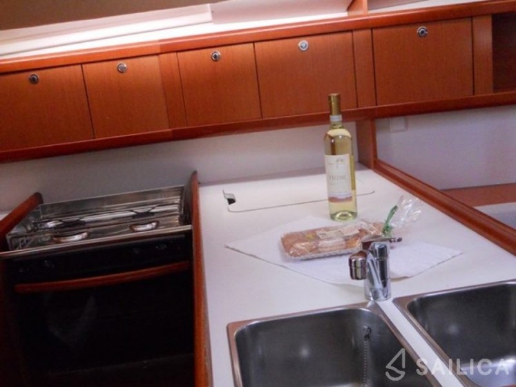Oceanis 373 - Yacht Charter Sailica