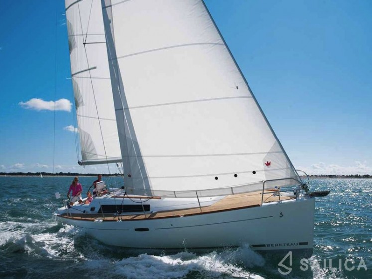 Oceanis 373 - Yacht Charter Sailica