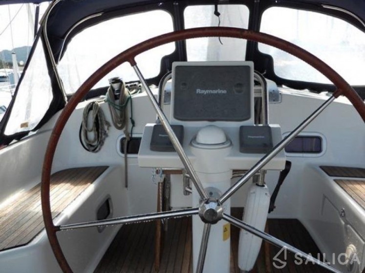 Oceanis 373 - Yacht Charter Sailica