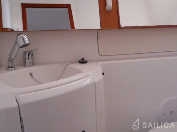 Oceanis 373 - Yacht Charter Sailica
