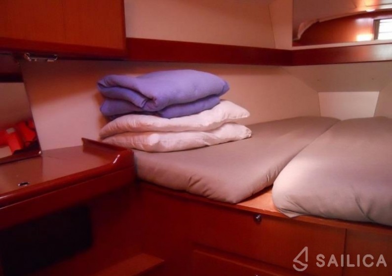 Oceanis 373 - Yacht Charter Sailica