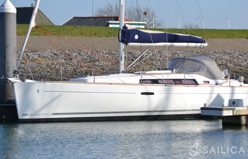 Oceanis 373 - Yacht Charter Sailica
